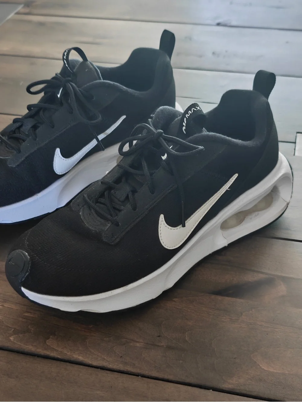 Nike Women's Black and White Air Max-Style Running Sneakers